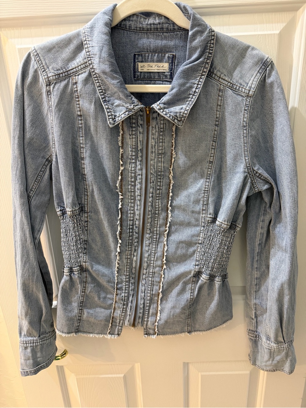 We The Free Fitted Light Wash Denim Jacket - Med/Large NWOT